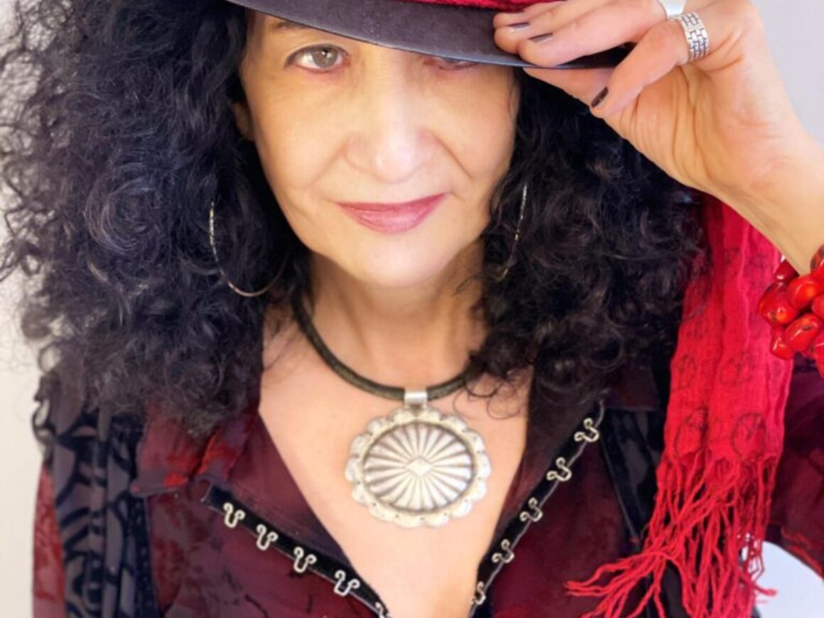 Eljuri-RedTieHat_4155